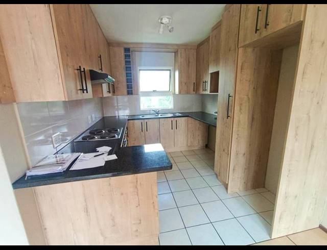 2 BEDROOM TOWNHOUSE FOR SALE IN SOUTH CREST